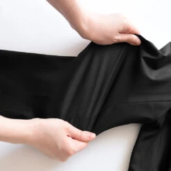 Tapered Cropped Trousers / Black - (ki:ts) X WWS -Ki:ts Shop 02 ddafd445 08da 459d b8ab 851d43a776d7