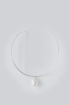 LYNN - ONE OF A KIND BAROQUE PEARL NECK CUFF / Silver - Margaret SMITH