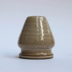 Matcha Whisk Stand / Beige (RYU) - Kaoru Pottery