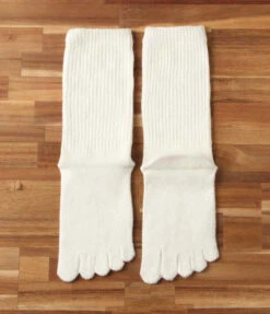 Smooth Silk Five Finger Room Socks / White - Yu-ito