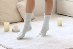 Smooth Silk Crew Length Socks / Mint Green - Yu-ito -Ki:ts Shop No.14046 818c2f40 fa5c 4168 8eac 4c4624b03496