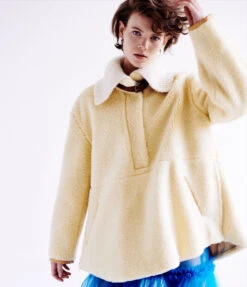 Statement Ondulée Hoops / 925 Recycled Silver - OLIVIA TAYLOR -Ki:ts Shop OliviaTaylor editorial portlait 03