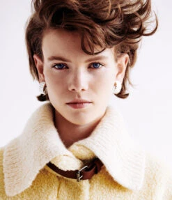 Statement Ondulée Hoops / 925 Recycled Silver - OLIVIA TAYLOR -Ki:ts Shop OliviaTaylor editorial portlait 10