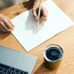 TO GO TUMBLER 240ml/360ml Lid With Plug - KINTO -Ki:ts Shop TOGO L SQ1080withplug02