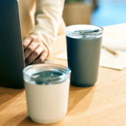 TO GO TUMBLER With Plug 240ml / Khaki - KINTO -Ki:ts Shop TOGO SQ1080 withplug01 d9cfad69 a626 4dfc 986e cb4662d5ece7