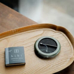 Hibi Seto Round Tray (Incense Holder) / Oribe Green - Hibi -Ki:ts Shop hibiroundsetotray editorial 01 SQ1080