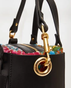 SQ Hand Bag With Pouch / Black - (ki:ts) -Ki:ts Shop image 079adc12 bc25 4861 9f5c be9567954c11