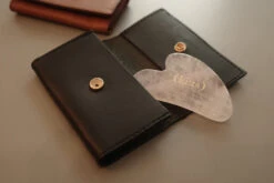 Kassa (Gua Sha) - Heart / Black Obisidian - (ki:ts) -Ki:ts Shop kassa case 05 H960 2abf4e38 c774 427b bbab a838baae3e11